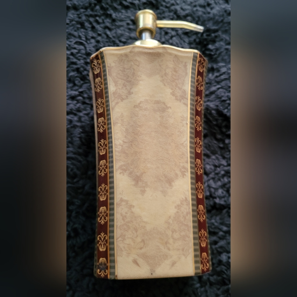 Elegant Gold and Black Soap Dispenser - Picture 2 of 5